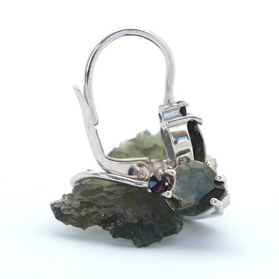 Stříbrné náušnice s pravým vltavínem 5 mm a českým granátem/ Stříbro 925.