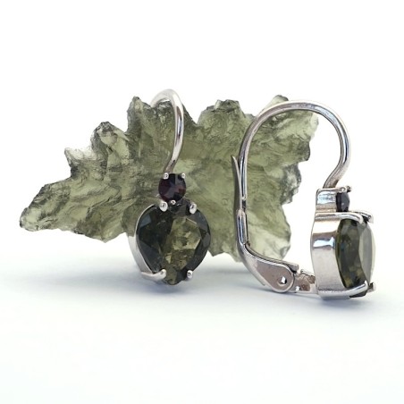 Stříbrné náušnice s broušeným  vltavínem a českým granátem -  srdce 6 mm