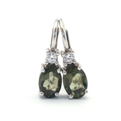 Stříbrné náušnice s pravým broušeným  vltavínem ovál 4x6 mm a kubickým zirkonem / Stříbro 925.