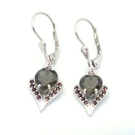 Stříbrné náušnice s broušeným vltavínem a českým granátem