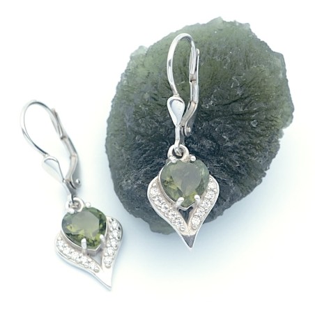 Stříbrné náušnice s českým vltavínem a kubickými zirkony - srdce visací