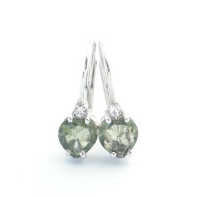 Stříbrné náušnice s pravým vltavínem ve tvaru srdce a čirým kubickým zirkonem/Tradiční české šperky.