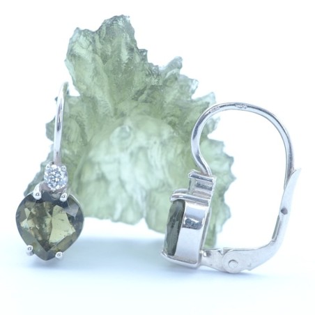 Stříbrné náušnice s broušeným vltavínem a kubickým zirkonem - srdce 6 mm