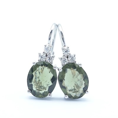 Stříbrné náušnice s pravým broušeným vltavínem ovál 9X7 mm a kubickými zirkony / Elegantní šperk.