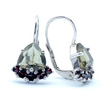 Stříbrné náušnice s broušeným vltavínem a českým granátem