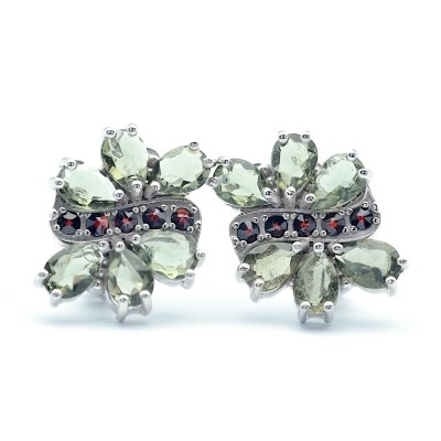 Stříbrné náušnice s broušenými vltavíny a tradičními českými granáty / Český přírodní šperk.