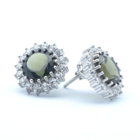Stříbrné náušnice s broušeným vltavínem a kubickými  zirkony - elegantní halo design