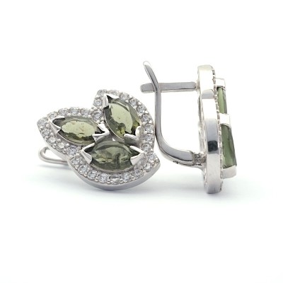 Stříbrné náušnice s pravými vltavíny 8 x 4 mm a čirými zirkony / Listový design.