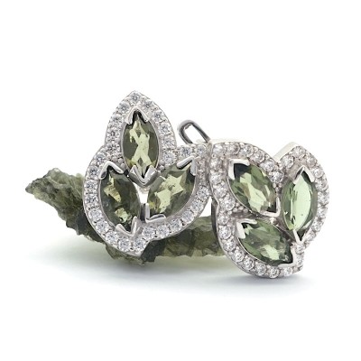 Stříbrné náušnice s pravými vltavíny 8 x 4 mm a čirými zirkony / Listový design.