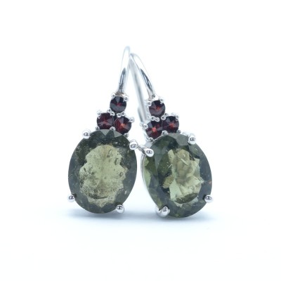 Stříbrné náušnice s pravým vltavínem ovál 9x7 mm a tradičním českým granátem /Stříbro 9210 Rh.