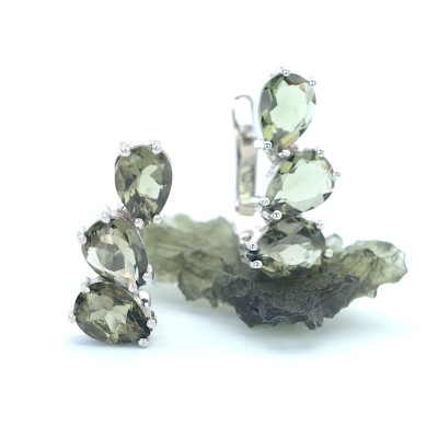 Stříbrné náušnice se třemi vltavíny slza/ Broušený pravý vltavín.