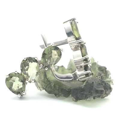 Stříbrné náušnice se třemi vltavíny slza/ Broušený pravý vltavín.