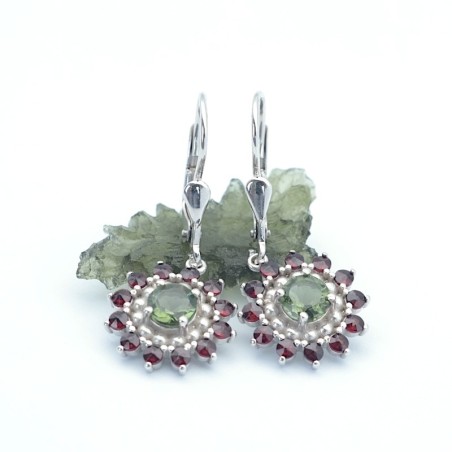 Stříbrné visací náušnice s pravým vltavínem a českým granátem - květinový design
