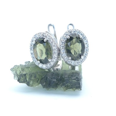 Elegantní náušnice s pravým broušeným  vltavínem 8x6 mm a čirými zirkony / Stříbro 925.