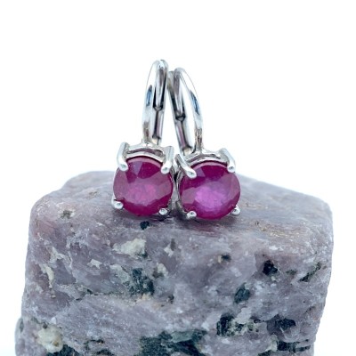 Stříbrné rubínové náušnice na patent/ Jemné a jednoduché  náušnice 925.